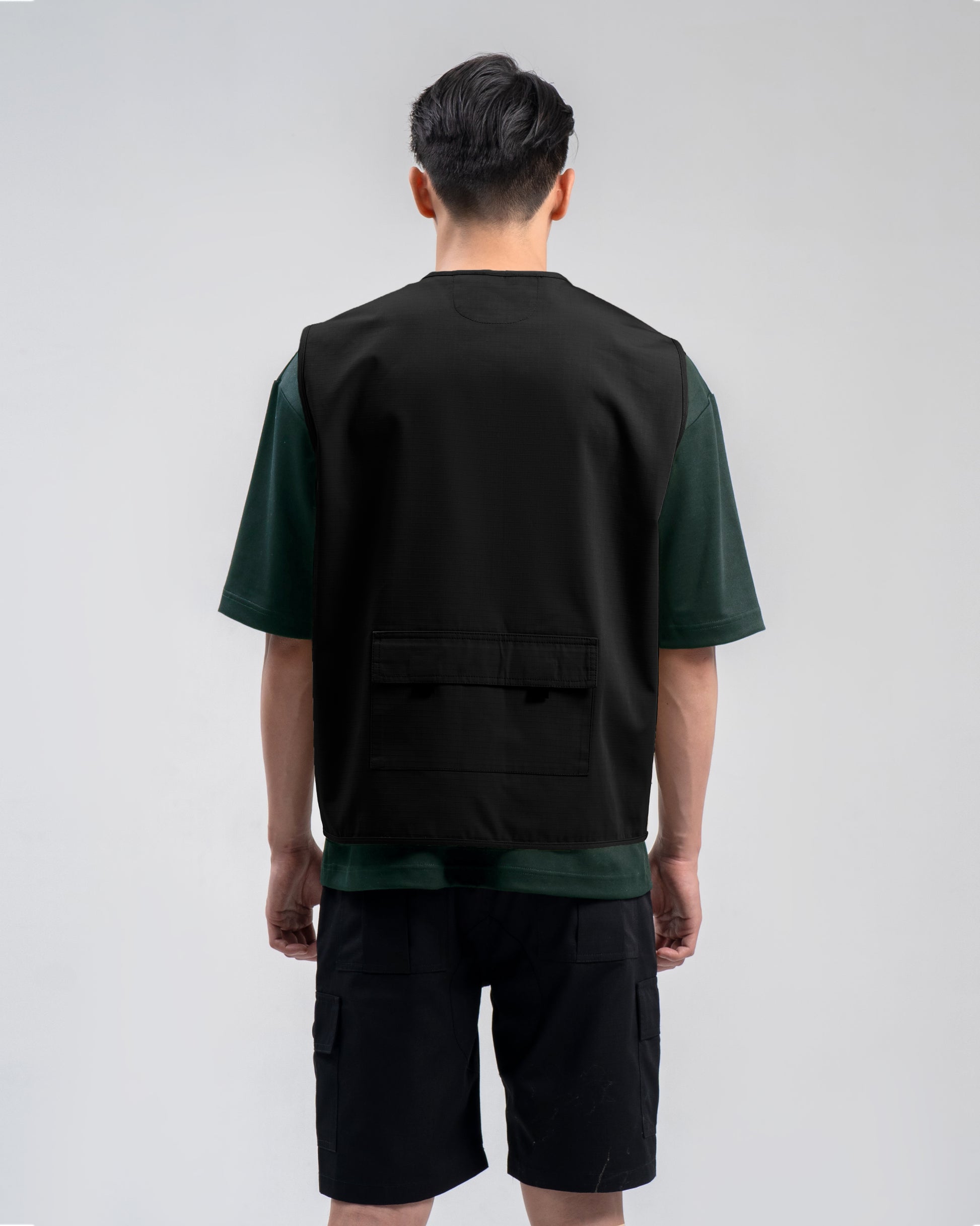 The Outdoor Vest - Black